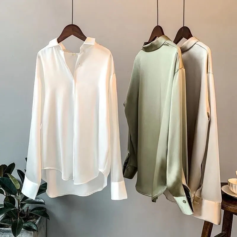 Tess – Satijnen blouse met lange mouwen